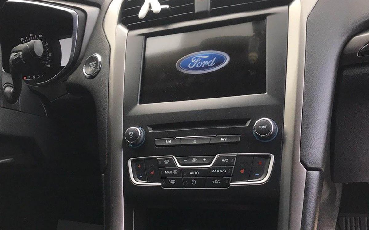 Ford Fusion SE 2016 фото №10