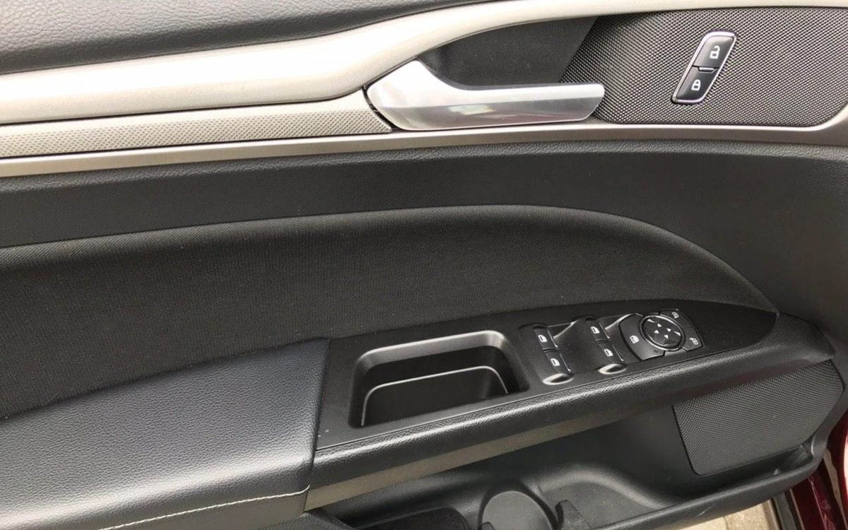 Ford Fusion SE 2017 фото №17
