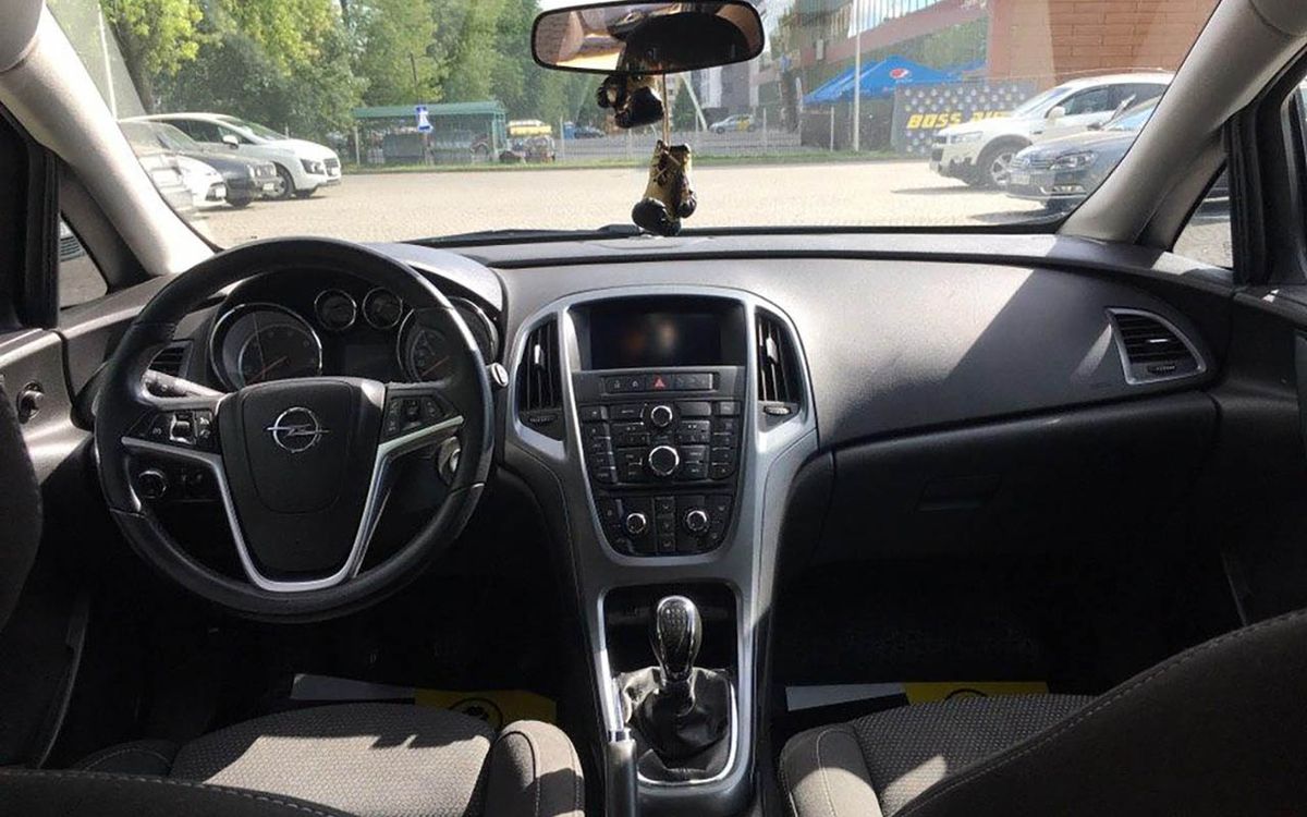 Opel Astra 2015 фото №13