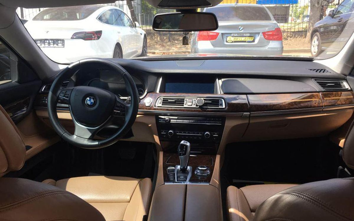 BMW 750 Li 2013 фото №12