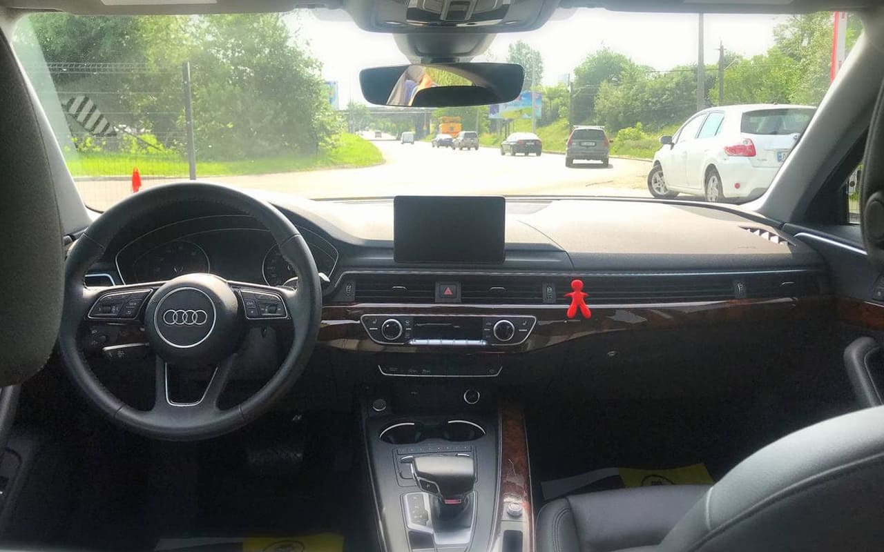 Audi A4 Premium 2019 фото №10