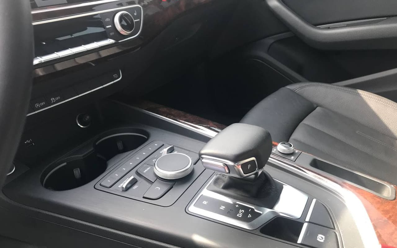 Audi A4 Premium 2019 фото №11