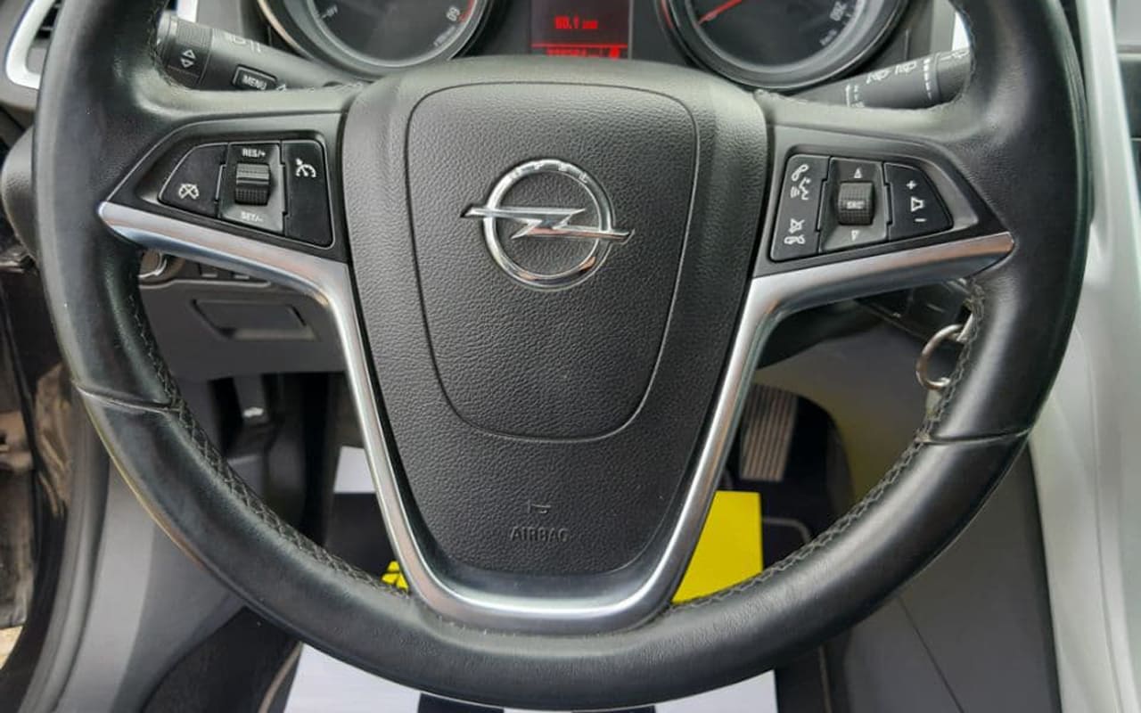 Opel Astra J 2012 фото №11