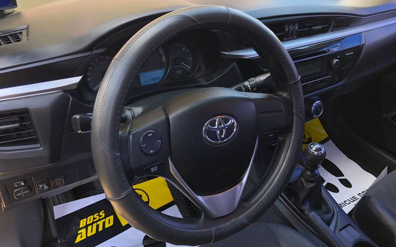 Toyota Corolla 2014 фото №17