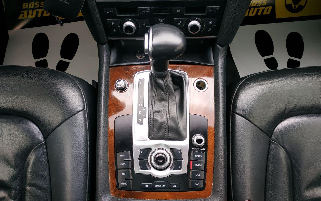 Audi Q7 2012 фото №18