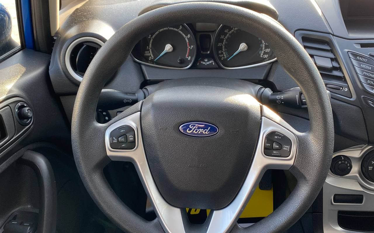 Ford Fiesta SE 2018 фото №15