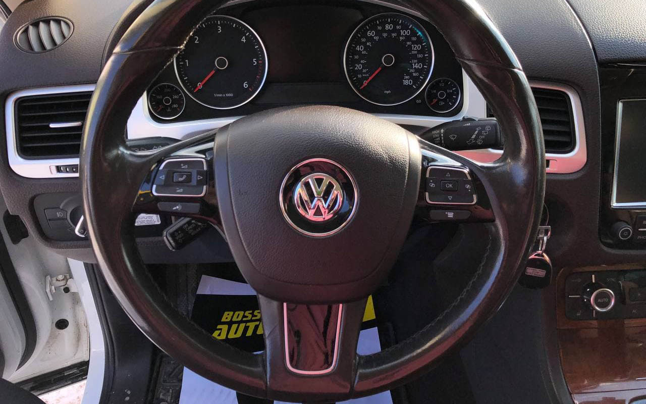 Volkswagen Touareg 2012 фото №18