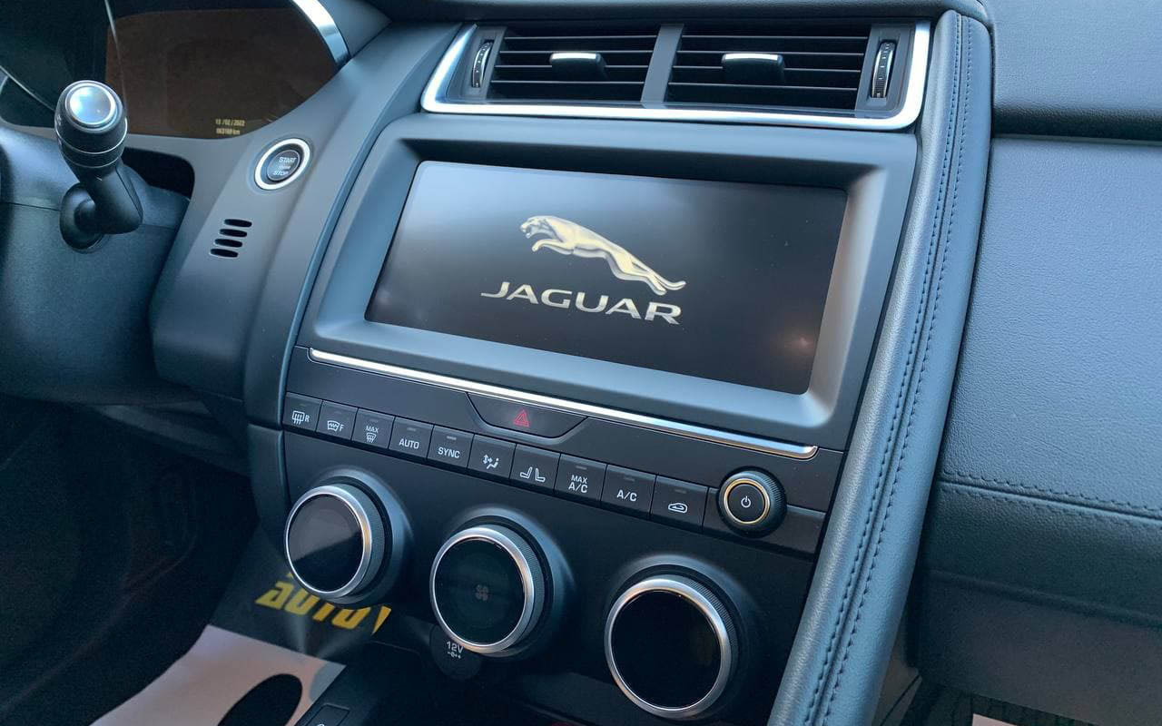 Jaguar E-PACE 2018 фото №17
