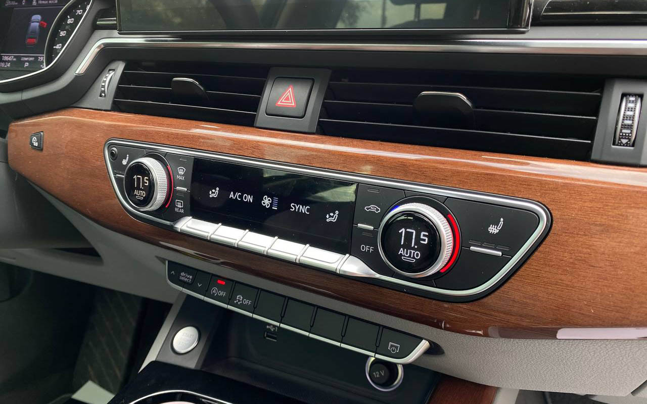 Audi A4 Premium 2019 фото №17