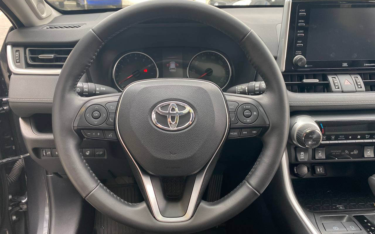 Toyota RAV4 XLE 2019 фото №16
