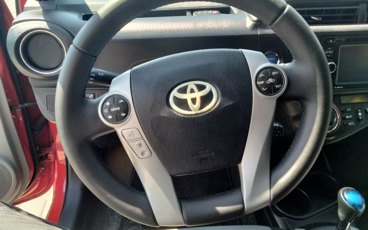 Toyota Prius 2014 фото №13