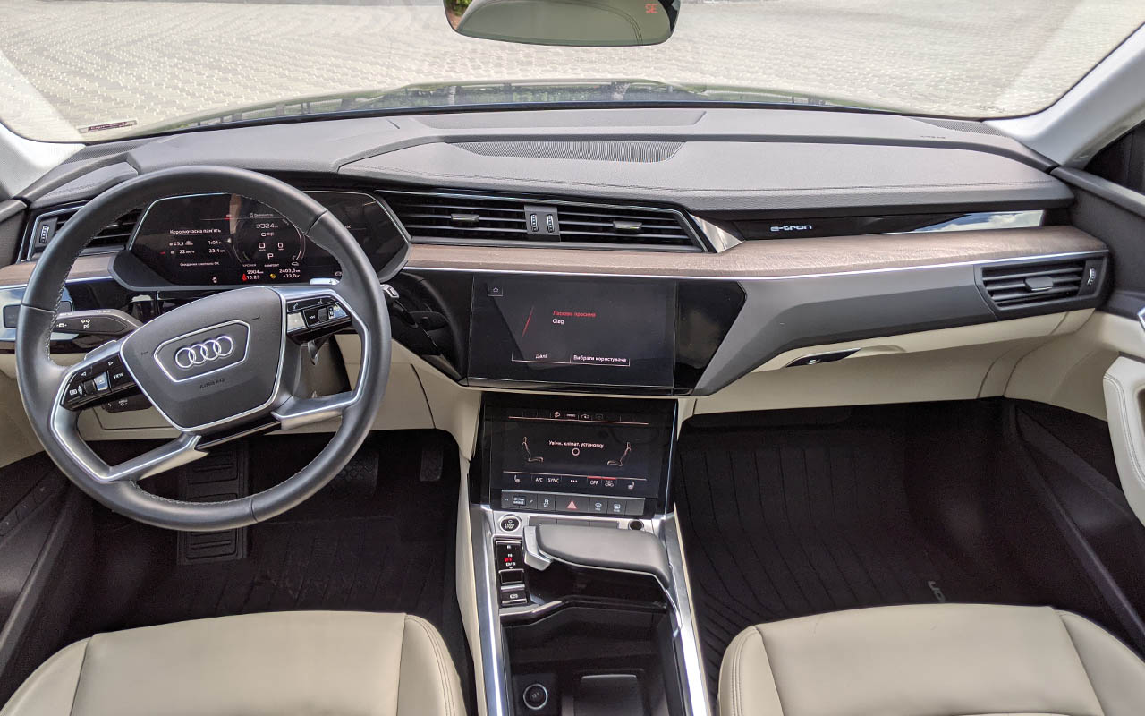 Audi e-tron 2020 фото №12