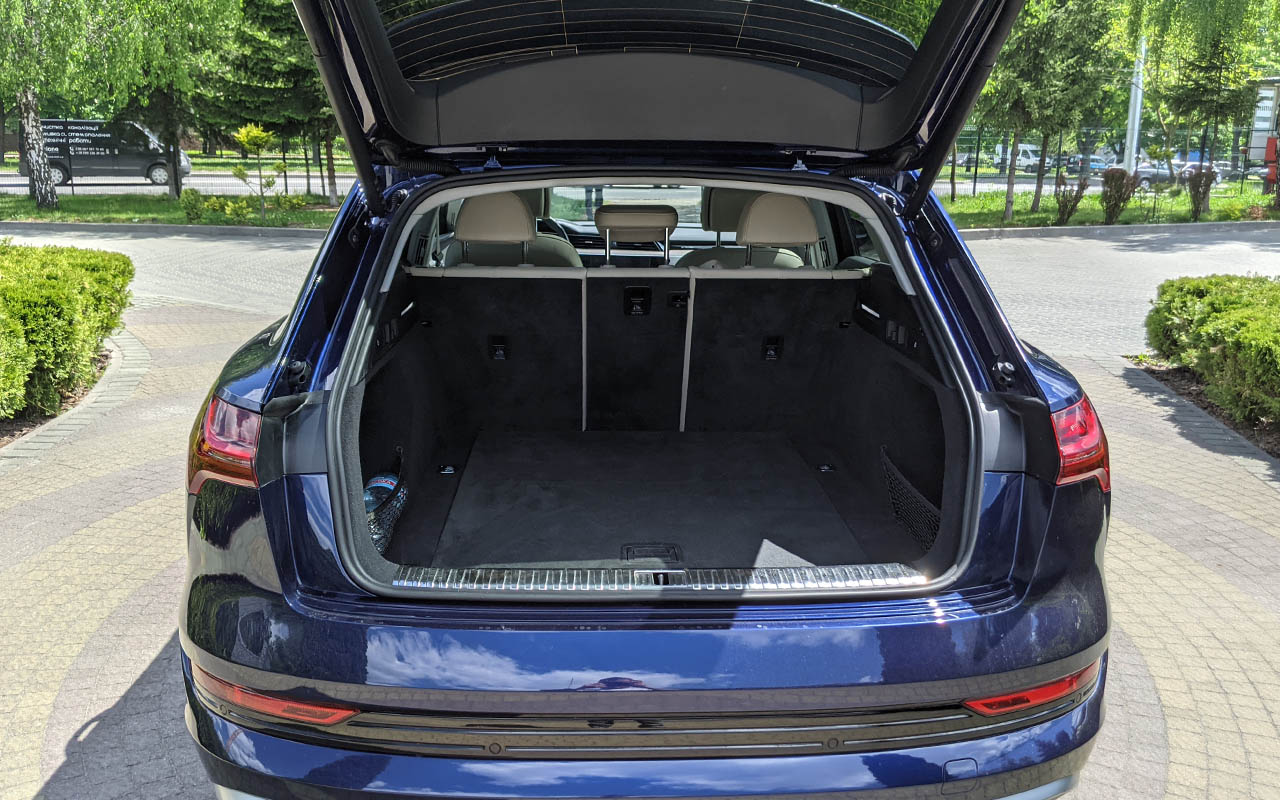 Audi e-tron 2020 фото №15