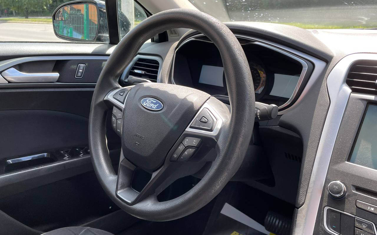 Ford Fusion SE 2015 фото №12