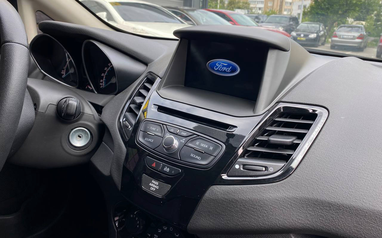 Ford Fiesta ST-Line 2019 фото №18